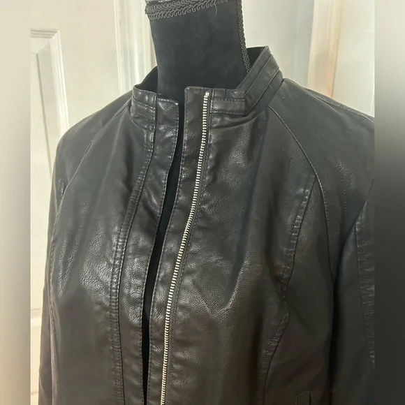 BACCINI Women’s Black Leather Jacket - Picture 3 of 9